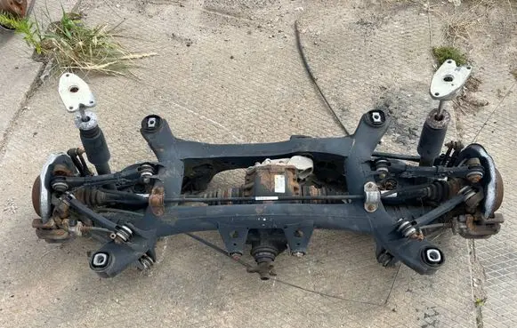 BMW 1 F20 F21 Rear axle beam with reductor 7605591