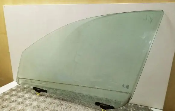 Mitsubishi Outlander Front door window glass four-door