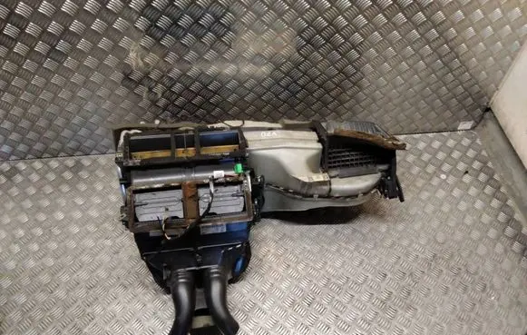 Volvo V70 Interior heater climate box assembly P08674720