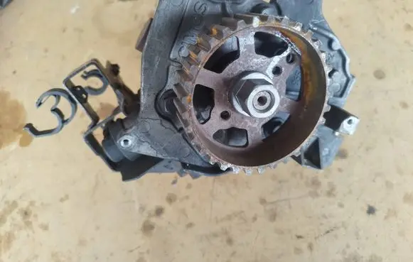 Citroen C4 I Fuel injection high pressure pump 9683703780