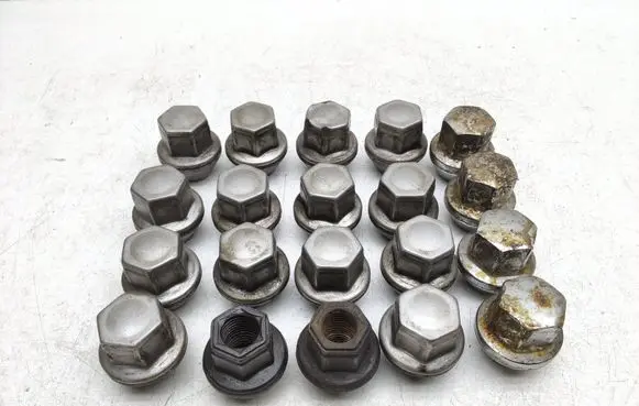 Volvo V40 Nuts/bolts