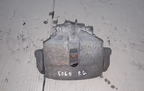 Volkswagen Golf V Front brake caliper 582
