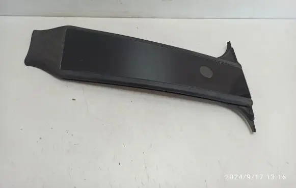 Tesla Model Y (B) Pillar trim (exterior) 151625500E 109297800C