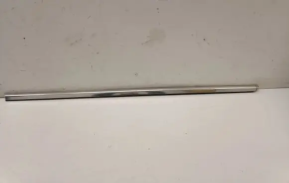 Mercedes-Benz E A207 Front door glass trim molding A2077250182