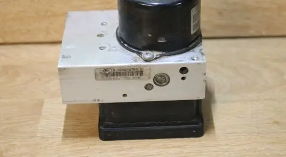 Volvo V70 ABS Pump P08619975