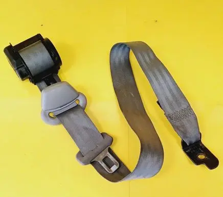 Rear seatbelt