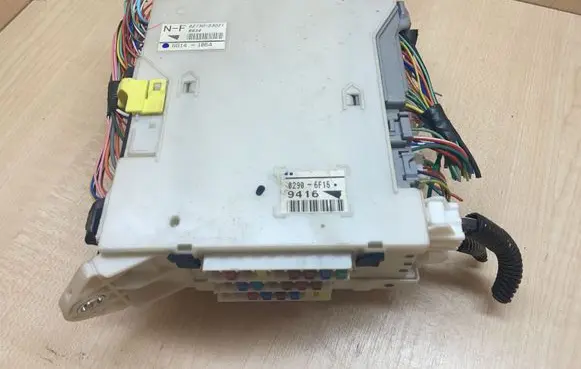 Lexus IS 220D-250-350 Fuse box set 8273053021 6G141054 02906F15