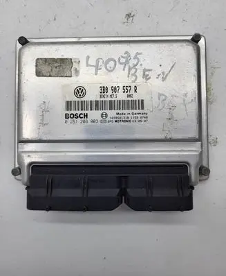 Volkswagen PASSAT B5 Engine control unit/module 3B0907557R 0261208003