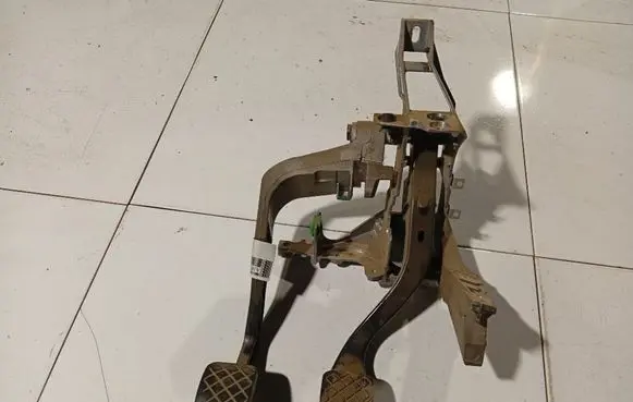 Audi A4 S4 B5 8D Brake pedal KTS3