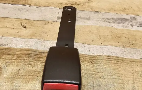 Front seatbelt buckle