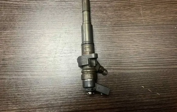 BMW 5 E60 E61 Fuel injector L7794435 0445110209