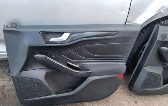 Ford Focus Front door card panel trim