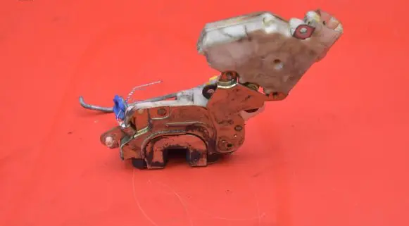 Nissan Almera Tino Front door lock 89-A518