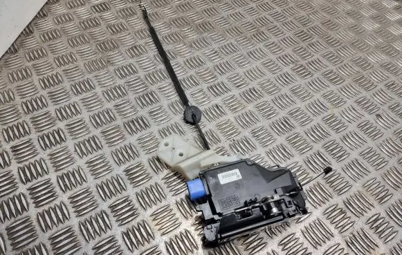 Volkswagen Golf VI Rear door lock 7l0839015d 1k983967