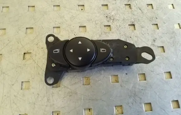 Mercedes-Benz E W211 Wing mirror switch 2118202110