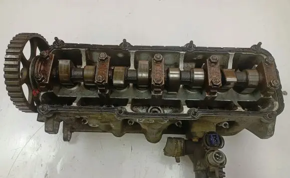 Audi 80 90 S2 B4 Engine head 