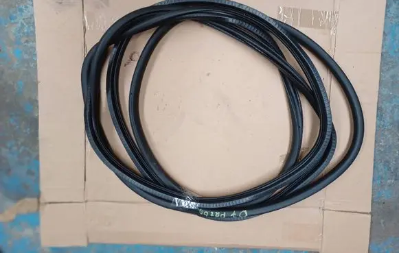 Citroen DS7 Crossback Front door rubber seal 