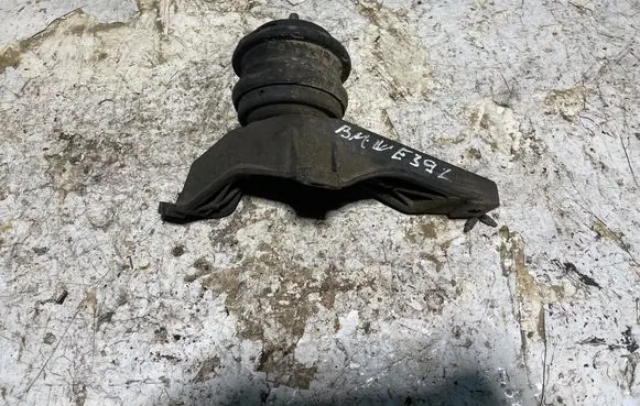 Engine mount bracket