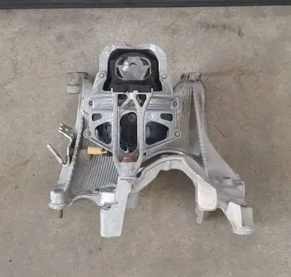 Audi A4 S4 B9 8W Engine mount bracket 4M0199372FC 8W0399296E