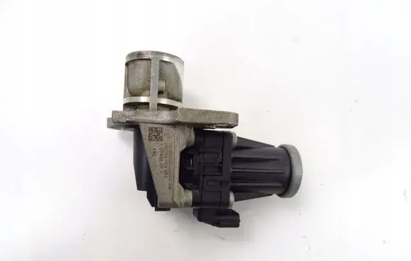 Nissan Juke I F15 EGR valve H8200129863