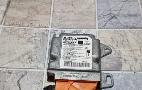 Renault Scenic I Airbag control unit/module 8200117652A 600639500