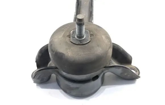 Engine mount vacuum valve