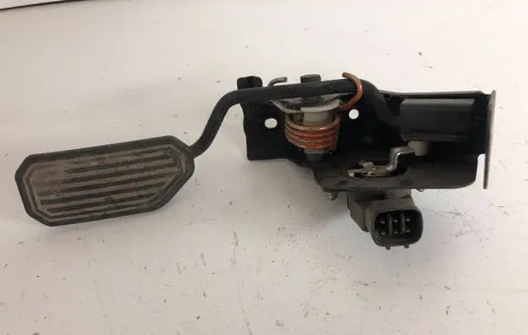 Toyota Avensis T250 Accelerator throttle pedal