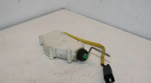 Fuel tank cap lock motor