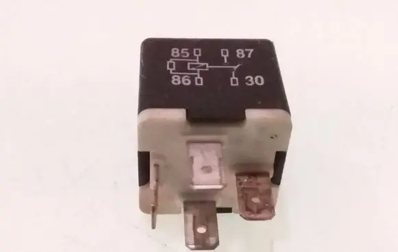 Volkswagen PASSAT B5.5 Other relay 141951253B