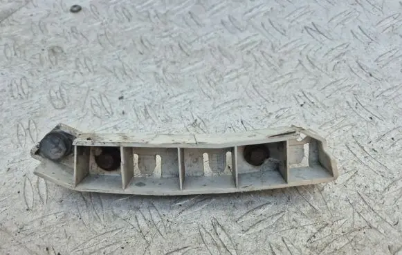 Ford Focus Front bumper mounting bracket BM5117D959A BM5117D959