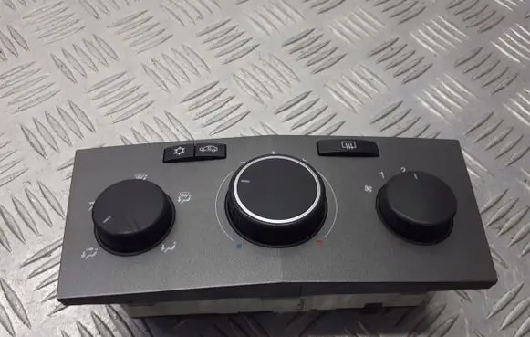 Opel Astra H Interior fan control switch 13201300