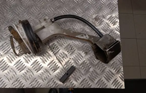 Volkswagen PASSAT B5 Fuel level sensor 88457245