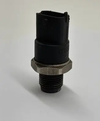 Volvo V70 Fuel pressure sensor 30637412