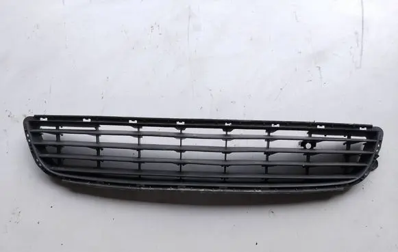 Opel Zafira B Front bumper lower grill 13124978 325769024