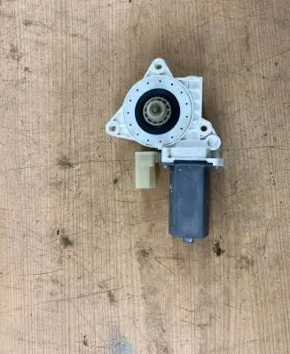 BMW 6 F06 Gran coupe Rear door window regulator motor 7304522