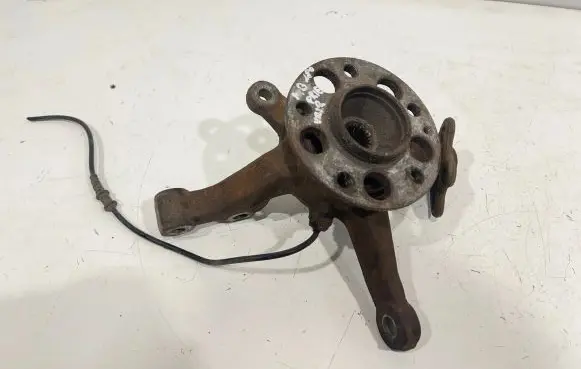 Mercedes-Benz B W245 Front wheel hub 690349