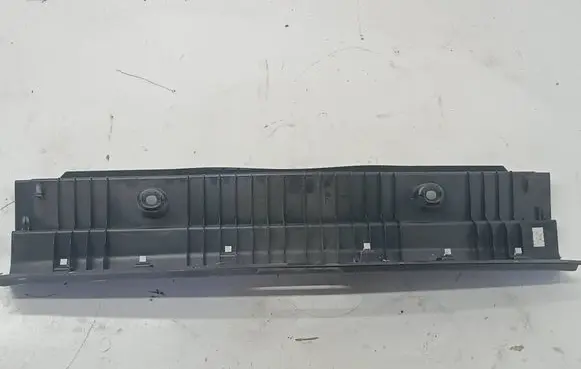Trunk/boot sill cover protection