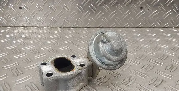 Toyota Avensis T270 Vacuum valve 