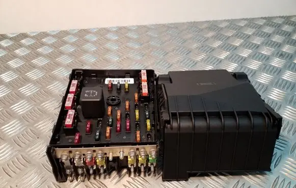 Volkswagen PASSAT CC Fuse box set 3C0937125 1K0937132F