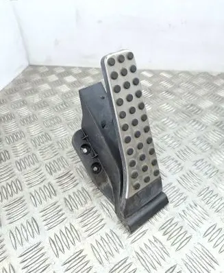 Mercedes-Benz S W222 Accelerator throttle pedal A2043000200