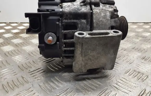 Infiniti Q70 Y51 Generator/alternator A6519062500 FG18S097 2614173B