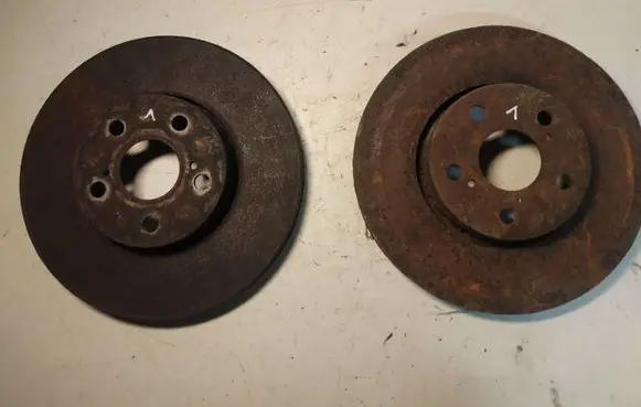 Toyota Avensis T220 Front brake disc