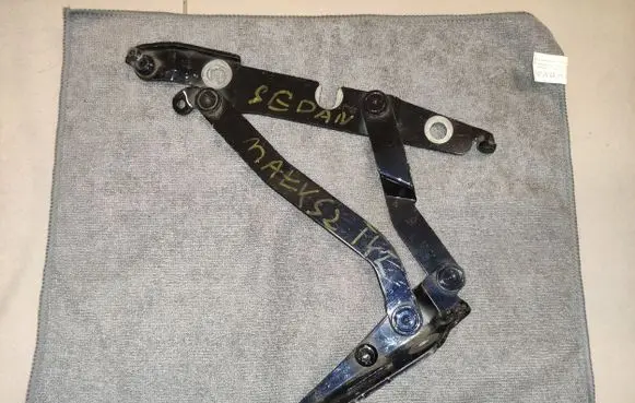 Audi A4 S4 B6 8E 8H Tailgate/trunk/boot hinge 8E5827302