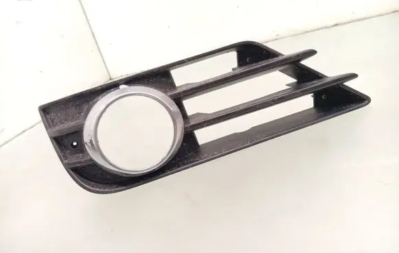 Mercedes-Benz R W251 Front fog light trim/grill A2518850353