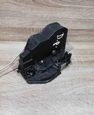 BMW X5 E70 Front door lock 7167072