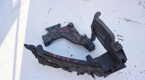 Audi Q5 SQ5 Headlight/headlamp mounting bracket 