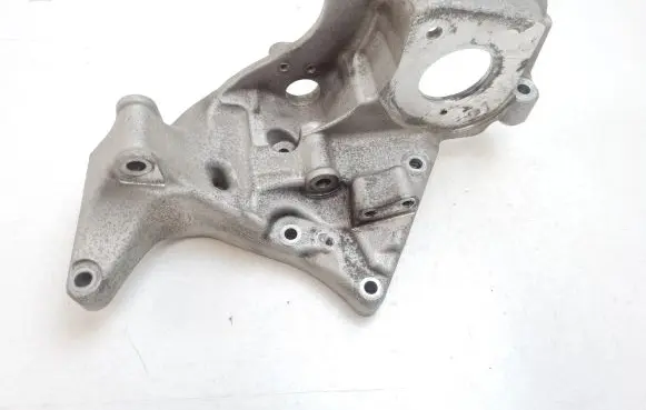 Volvo XC90 Generator/alternator bracket 31401103