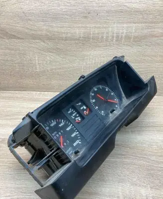 Audi 80 90 B2 Speedometer (instrument cluster) 81117434 88471066 LHD
