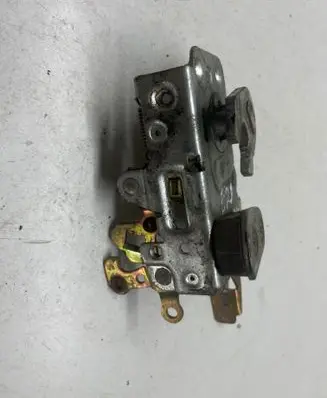 BMW 5 E28 Front door lock 18763851