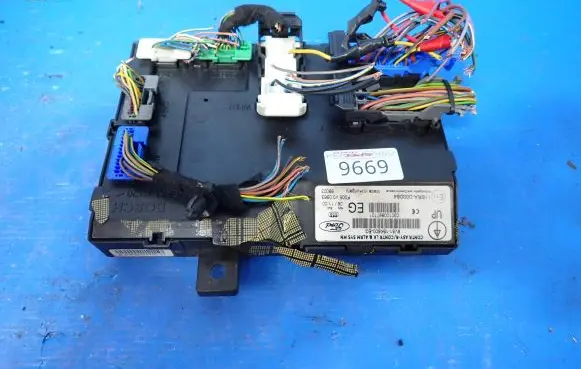 Ford Fiesta Comfort/convenience module 8V51-15K600-EG